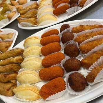 Nino's Surinam food eten